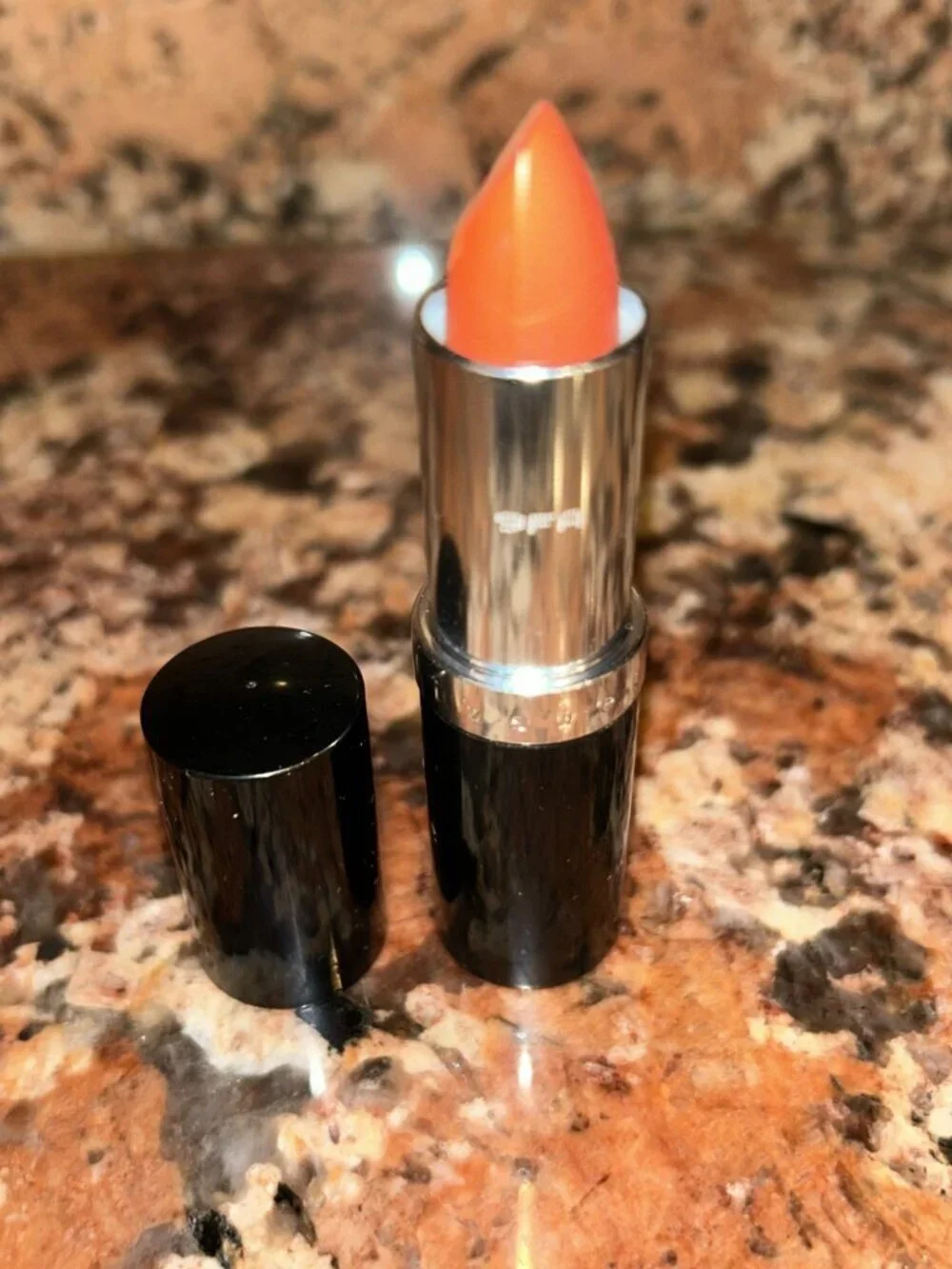 Elizabeth Arden Hop 01 Beautiful Color LIPSTICK New Without Box - Black Tube